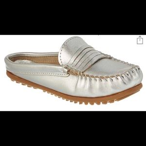 Minnetonka Mule Leather Slip On Silver